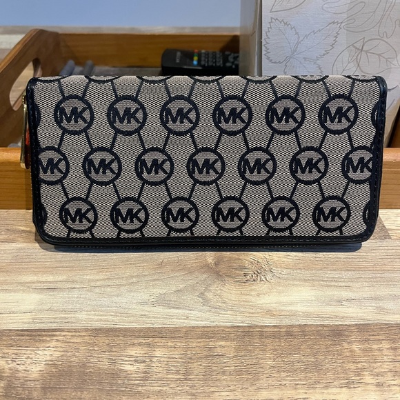 Michael Kors Signature Logo Print Jet Set Long Zip Around Wallet - Picture 3 of 11